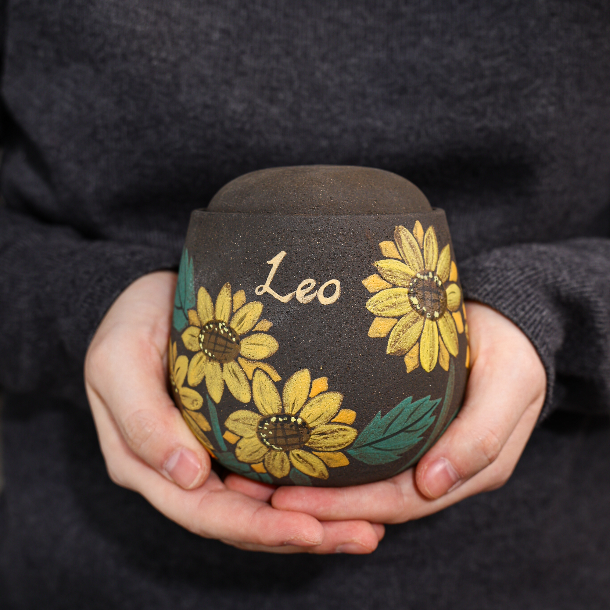 Personalized sunflower ceramic pet urn - detail view